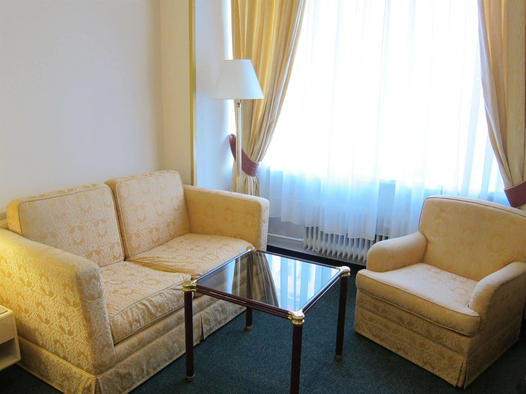Hotel Mira Inn Πράγα Εξωτερικό φωτογραφία