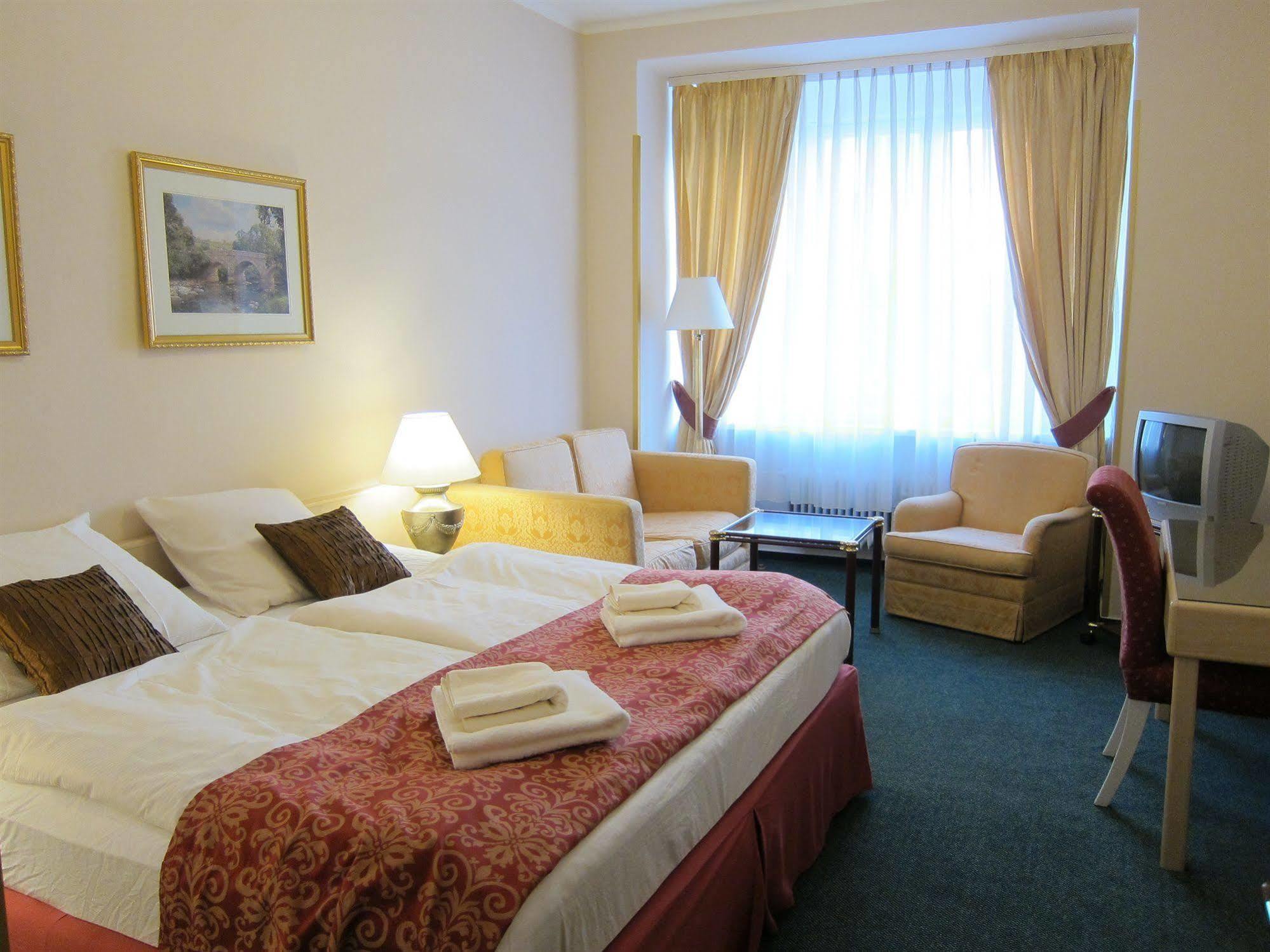 Hotel Mira Inn Πράγα Εξωτερικό φωτογραφία