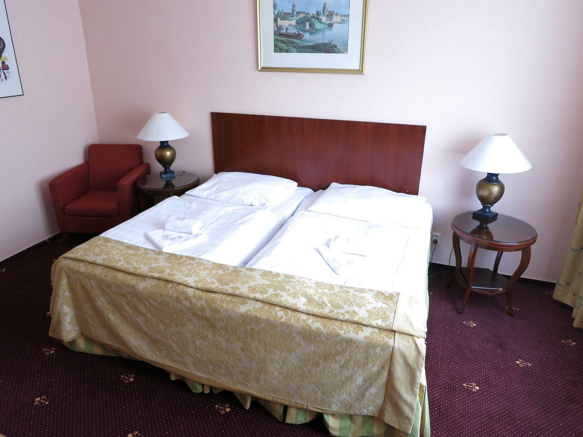 Hotel Mira Inn Πράγα Εξωτερικό φωτογραφία