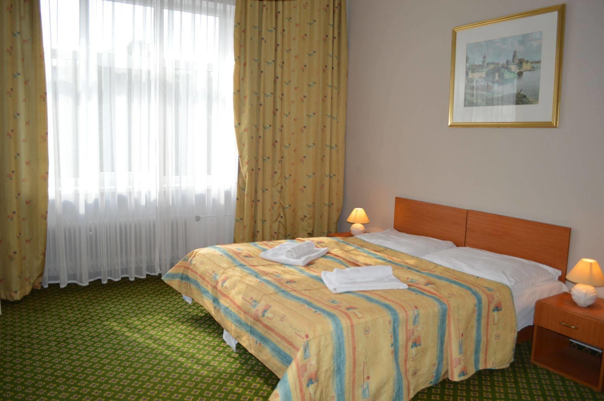 Hotel Mira Inn Πράγα Εξωτερικό φωτογραφία