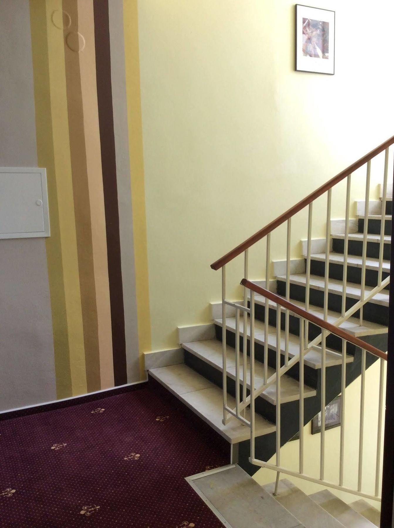 Hotel Mira Inn Πράγα Εξωτερικό φωτογραφία