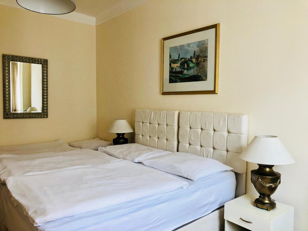Hotel Mira Inn Πράγα Εξωτερικό φωτογραφία