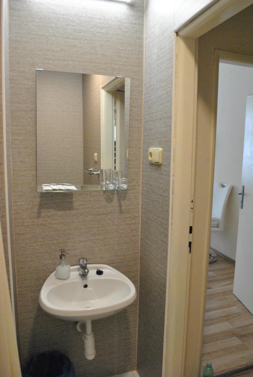Hotel Mira Inn Πράγα Εξωτερικό φωτογραφία