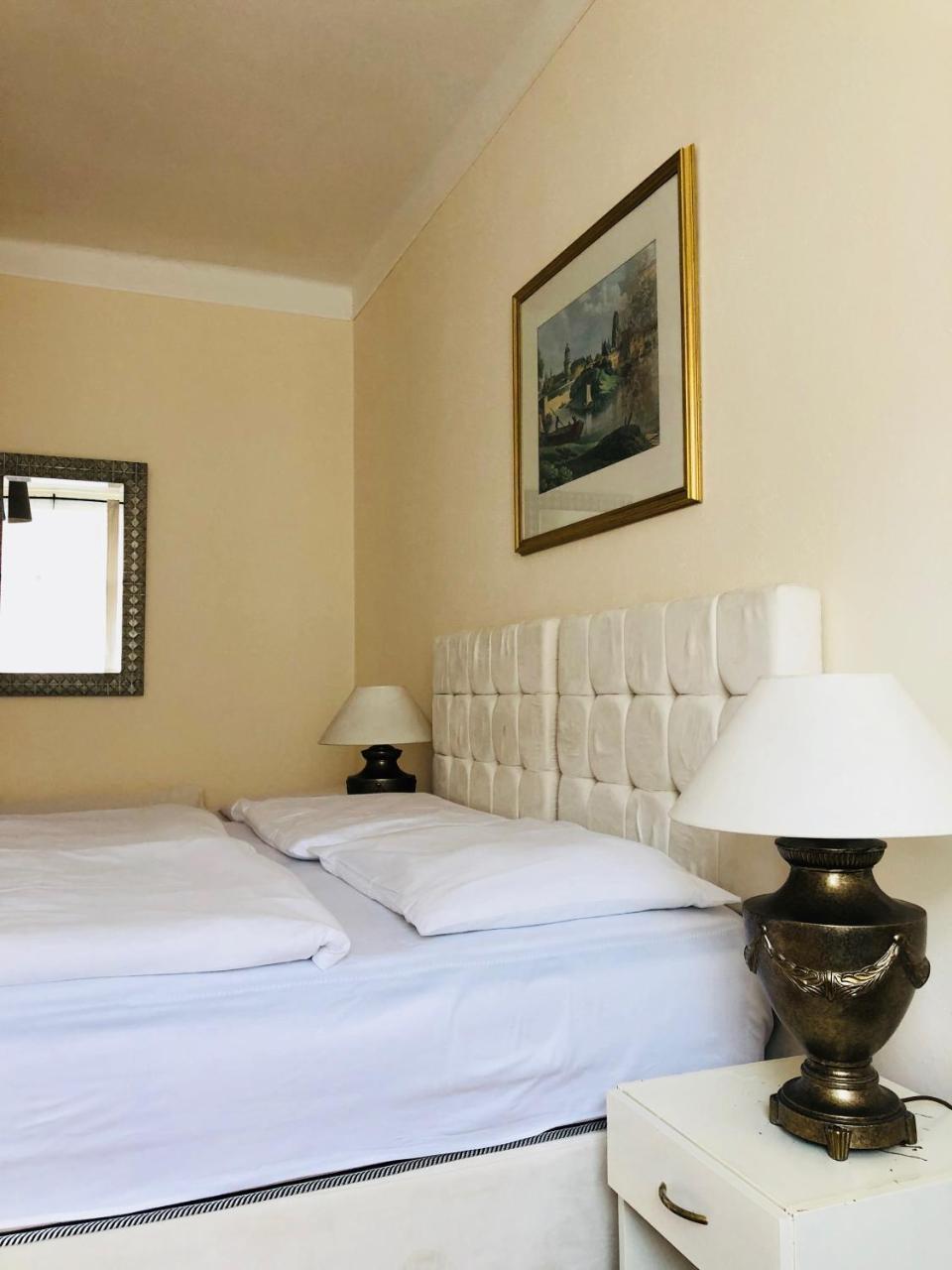 Hotel Mira Inn Πράγα Εξωτερικό φωτογραφία