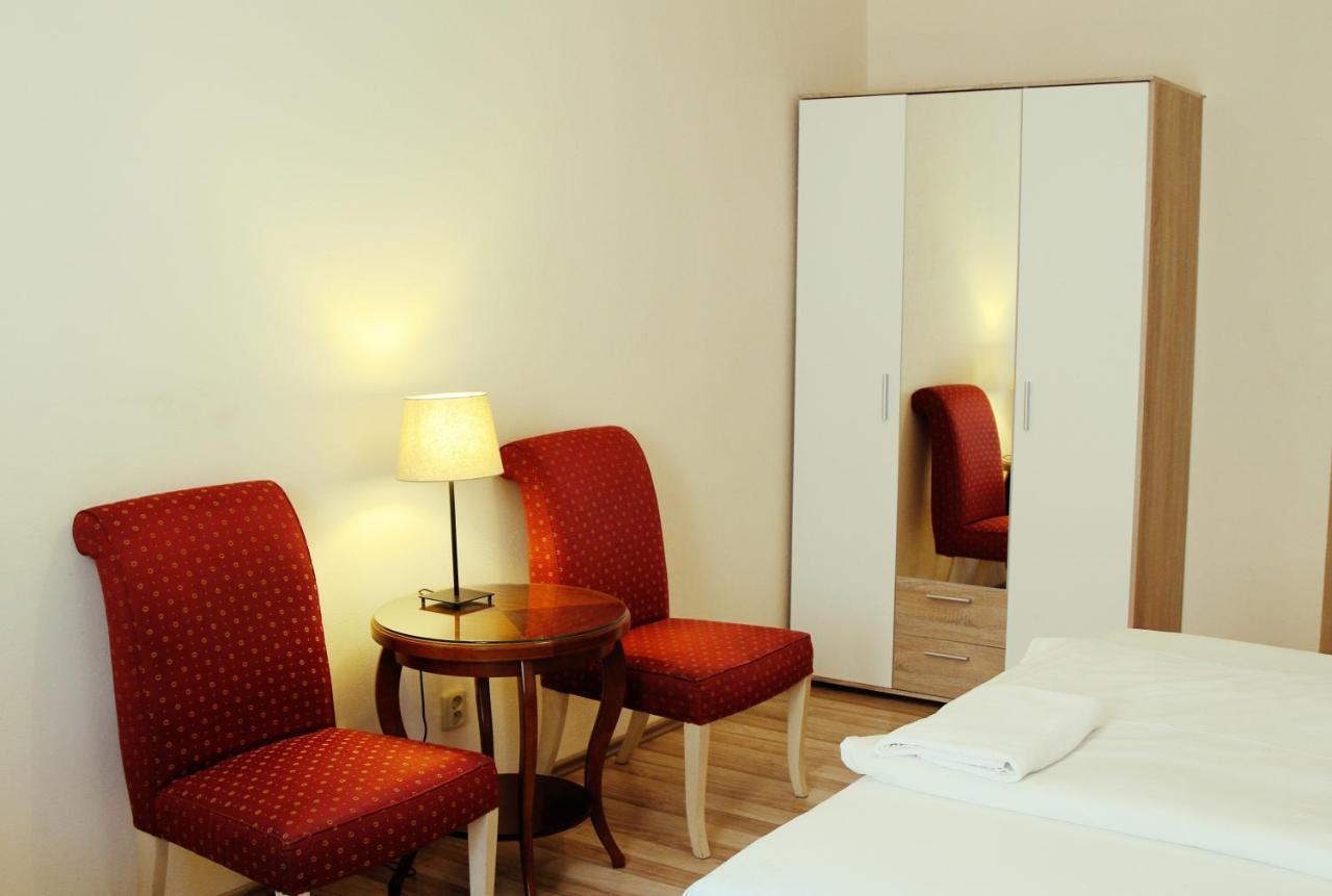 Hotel Mira Inn Πράγα Εξωτερικό φωτογραφία