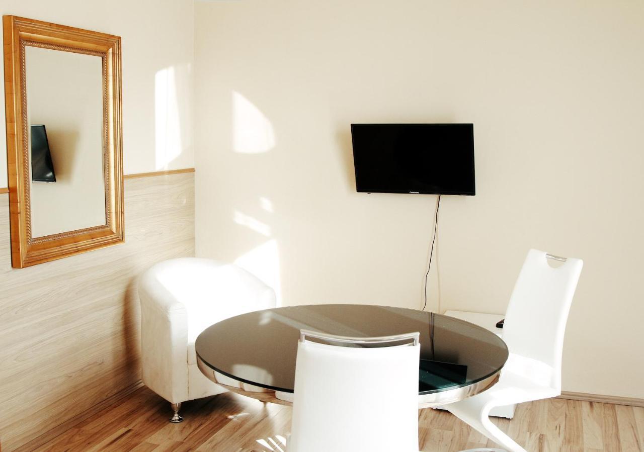 Hotel Mira Inn Πράγα Εξωτερικό φωτογραφία