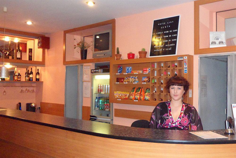 Hotel Mira Inn Πράγα Εξωτερικό φωτογραφία